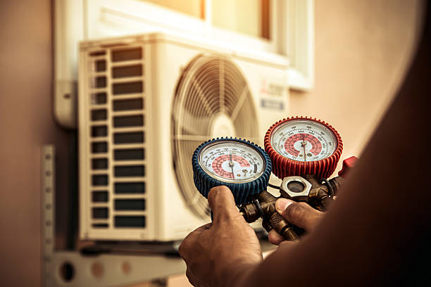 Professional Ductwork Repair technician working in Fort Valley, AZ